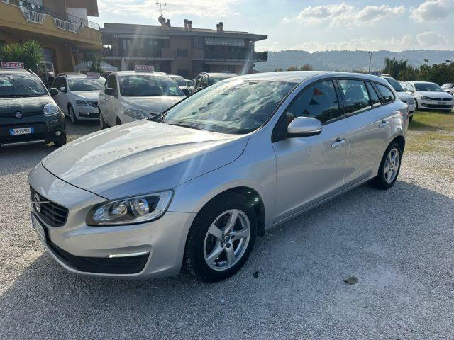 VOLVO V60 (2010) D2 Dynamic Edition