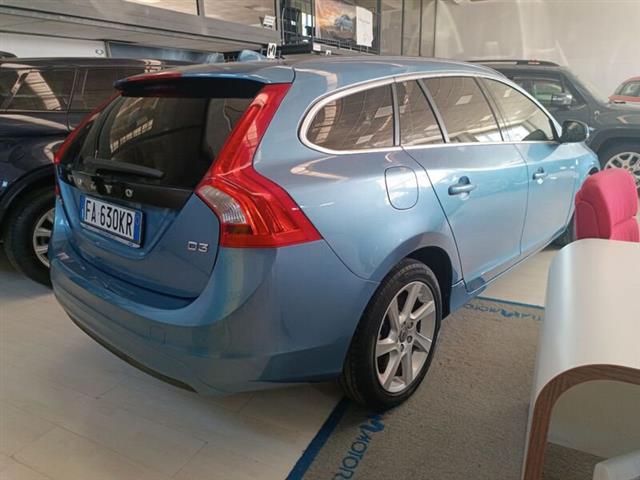 VOLVO V60 (2010) V60 D3 Momentum