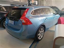 VOLVO V60 (2010) V60 D3 Momentum