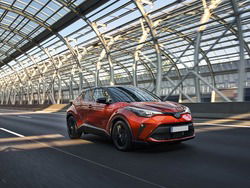 TOYOTA C-HR 2.0h Lounge e-cvt