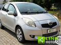 TOYOTA YARIS 1.3 VVTi 87CV - CAMBIO AUTOMATICO - PRENOTATA