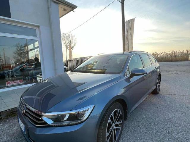 VOLKSWAGEN PASSAT Variant 1.6 TDI SCR DSG Business