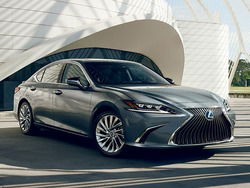 LEXUS ES Hybrid Design