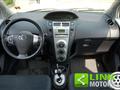 TOYOTA YARIS 1.3 VVTi 87CV - CAMBIO AUTOMATICO - PRENOTATA