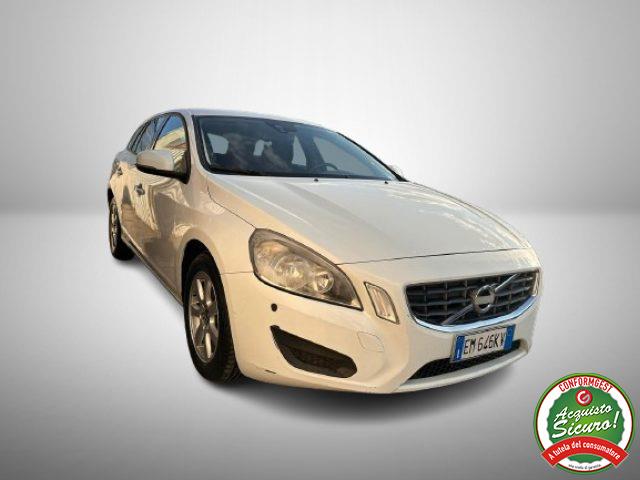 VOLVO V60 (2010) D2 1.6 Momentum