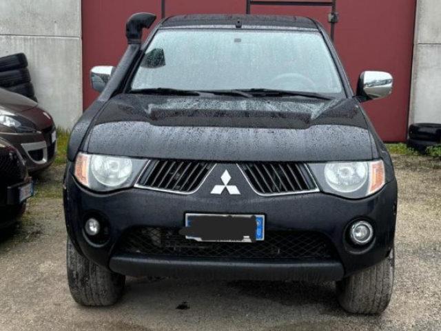 MITSUBISHI L200 2.5 DI-D/136CV Double Cab Autocarro 5 posti