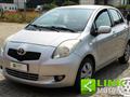 TOYOTA YARIS 1.3 VVTi 87CV - CAMBIO AUTOMATICO - PRENOTATA