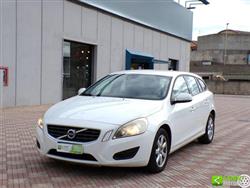 VOLVO V60 (2010) D3 Geartronic Summum