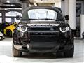 LAND ROVER DEFENDER 110 P525 V8|BLACK PACK|TETTO|HEAD-UP|PEDANE|22''