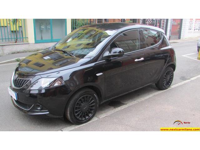 LANCIA YPSILON 1.0 FireFly 5 porte S&S Hybrid Ecochic Silver