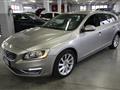 VOLVO V60 (2010) D4 Geartronic Summum