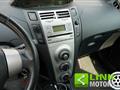 TOYOTA YARIS 1.3 VVTi 87CV - CAMBIO AUTOMATICO - PRENOTATA