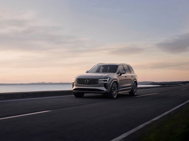 VOLVO XC90 T8 Plug-in Hybrid AWD automatico 7 posti Plus Dark