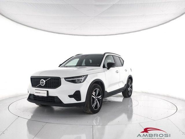 VOLVO XC40 B3 automatico Plus Dark