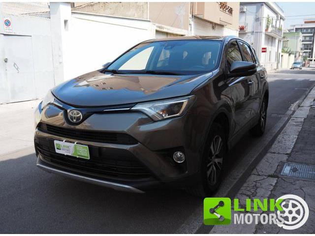 TOYOTA RAV4 2.0 D-4D 2WD Lounge