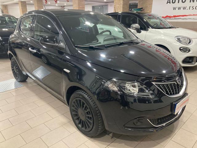 LANCIA YPSILON 1.0 70cv 5 porte Hybrid Silver