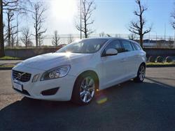 VOLVO V60 (2010) D5 Geartronic Momentum