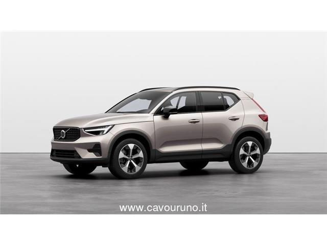 VOLVO XC40 B3 automatico Plus Dark