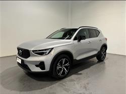 VOLVO XC40 B3 GEARTRONIC PLUS DARK