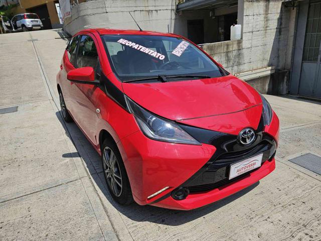 TOYOTA AYGO 1.0 VVT-i 69 CV 5 porte x-clusiv