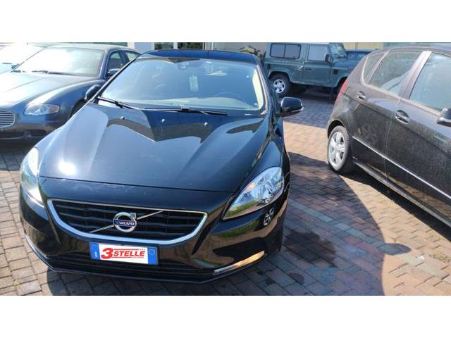 VOLVO V40 D2